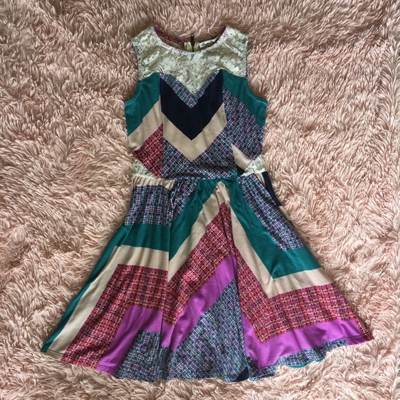 AMERICAN RAG PATCHWORK PRINT DRESS W/ LACE NECK & BACK · SIZE M - Picture 6 of 6